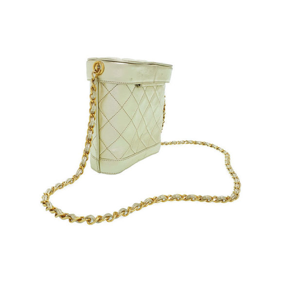 Chanel Matelasse Chain Shoulder Bag - Picture 2 of 9